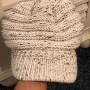Accessories - Messy bun beanie Accessories - Messy bun beanie